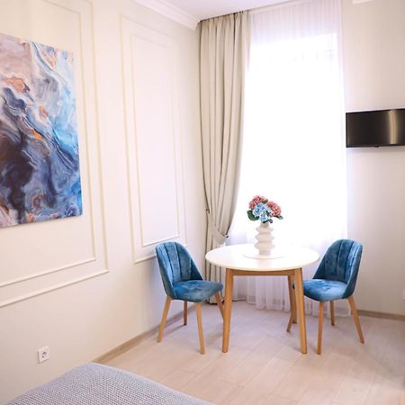 Modern Apartment, 3Mins To Opera リヴィウ エクステリア 写真